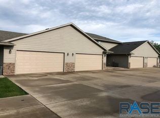 1003 Legendary Dr, Harrisburg, SD 57032