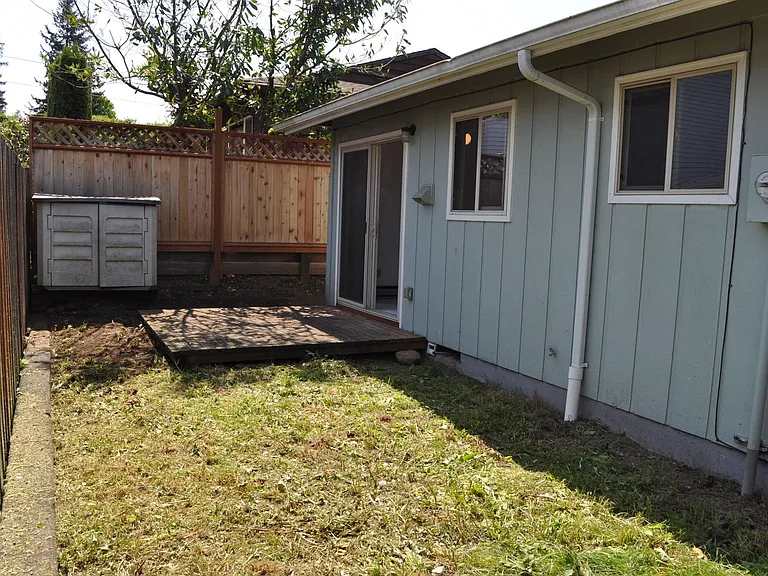 9004-9018 NE Oregon St — Photo 11