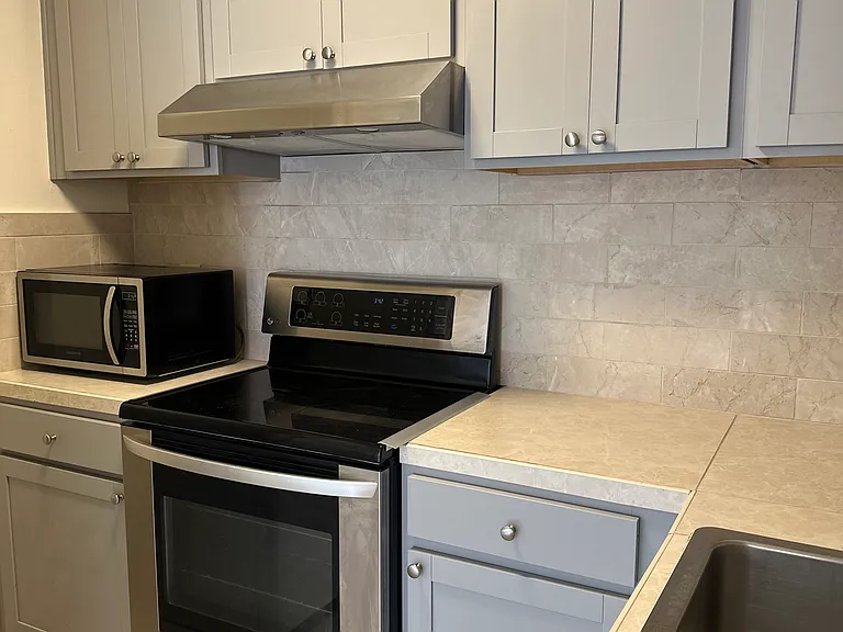 542 Sloat Ave #4 — Photo 1