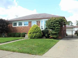25171 Pattow St, Roseville, MI 48066