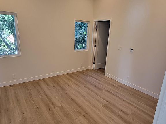 5th image of 716 1/2 N Harper Ave
