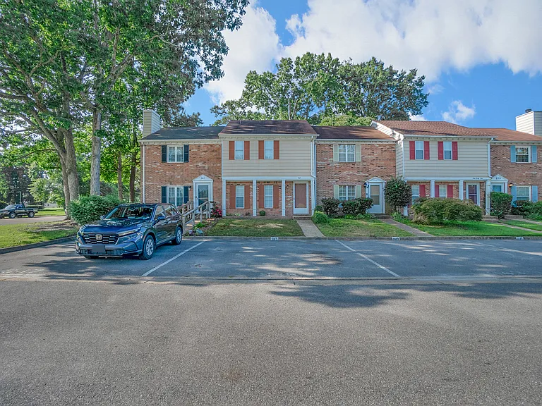 945 Captains Ct — Photo 4