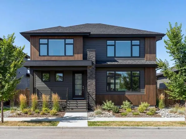 236 W Bluerock St SW, Calgary, AB T2Y 0V5