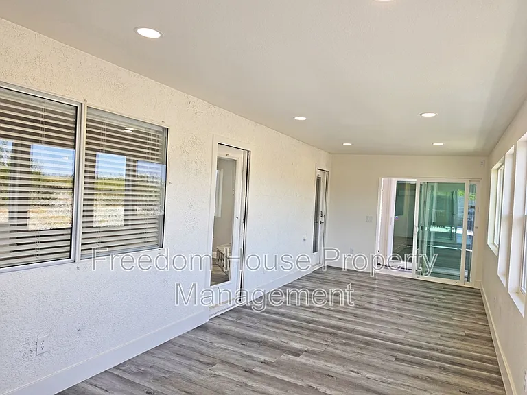 3630 E Vineyard Dr N — Photo 47