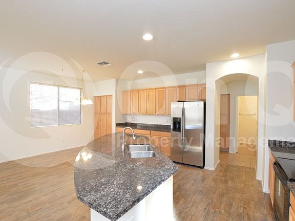 4th image of 3105 E Vallejo Dr