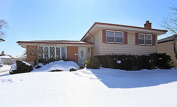 1st image of 586 Forest Preserve Dr