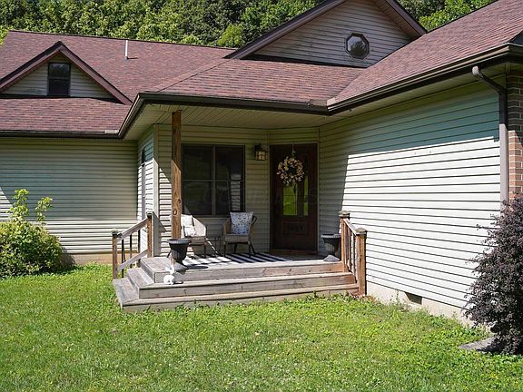 3rd image of 1451 Meadow Run Rd
