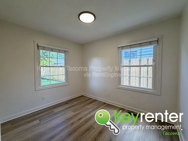 5321 N 42nd St — Photo 10