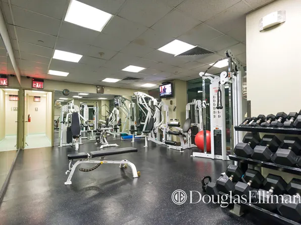 250 East 40th Street image 9 of 12