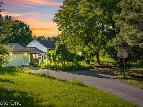 9585 N Eston Rd, Clarkston, MI 48348