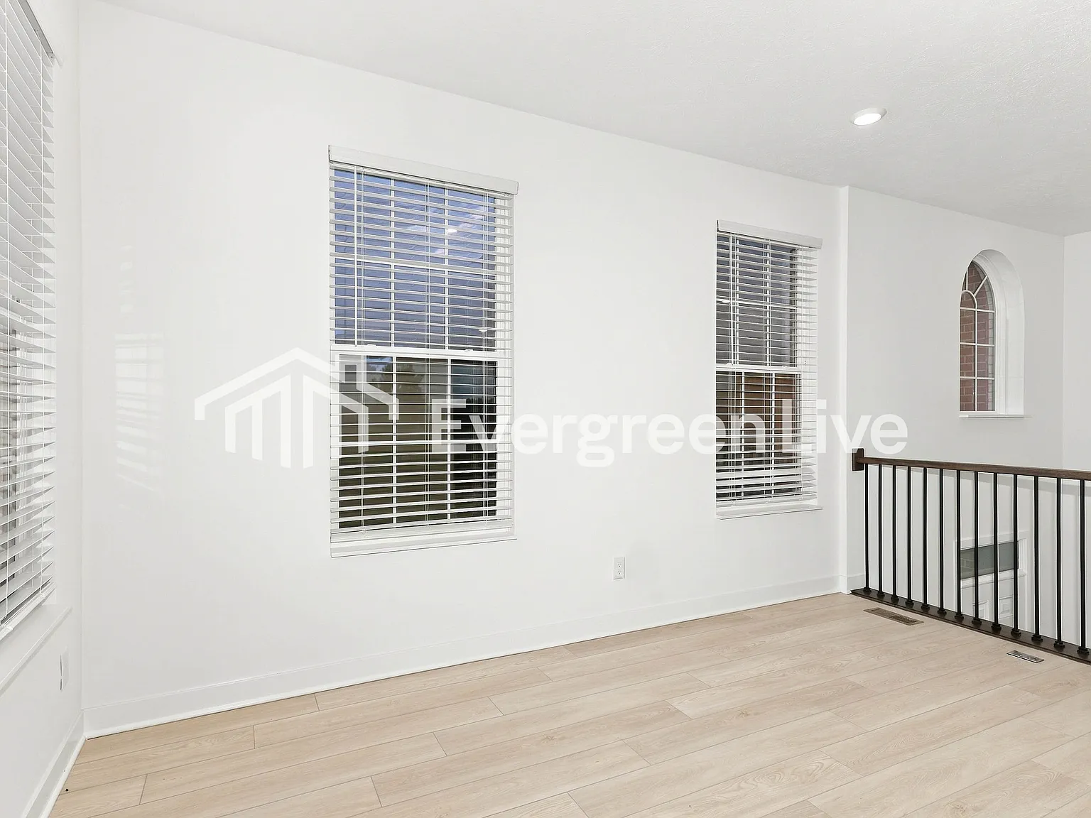 3 bed, 4.0 bath, 2063 sqft, $2,180 — Photo 4