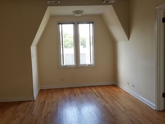 4th image of 1029 Lake St APT E