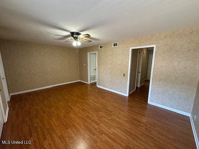 342 Lakebend Dr — Photo 3