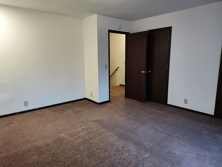 605 Boxwood Dr — Photo 8