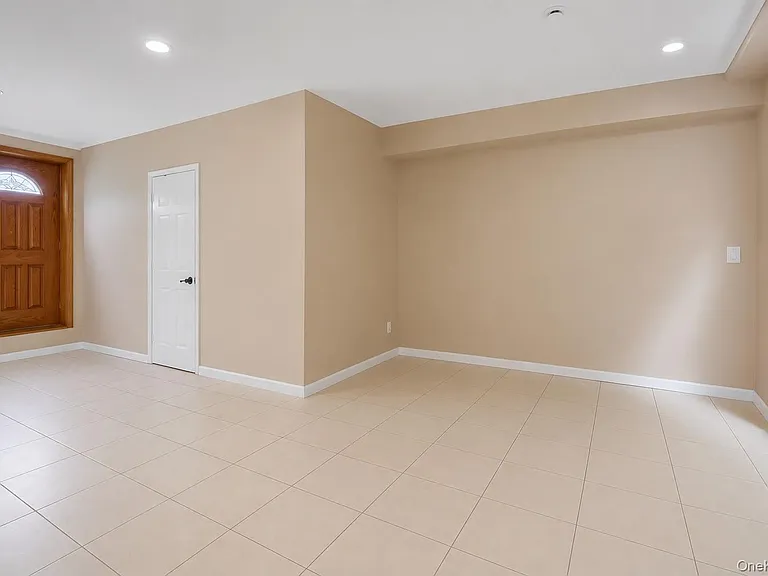 25 Round Hill Rd — Photo 11