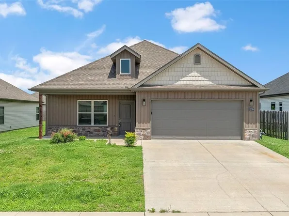 1130 Sunshine Ct, Centerton, AR 72719