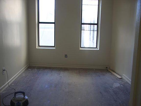 3rd image of 250 Hawthorne St APT 3E
