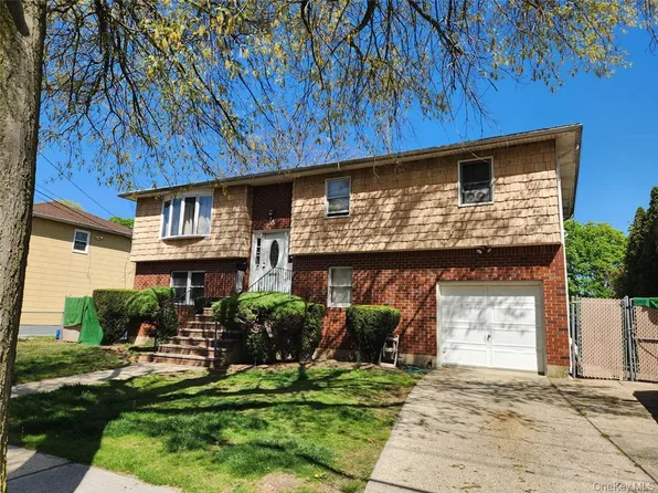 35 Mulford Place, Hempstead, NY 11550