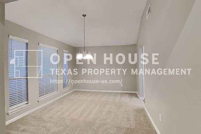6213 Lennox Ln — Photo 9