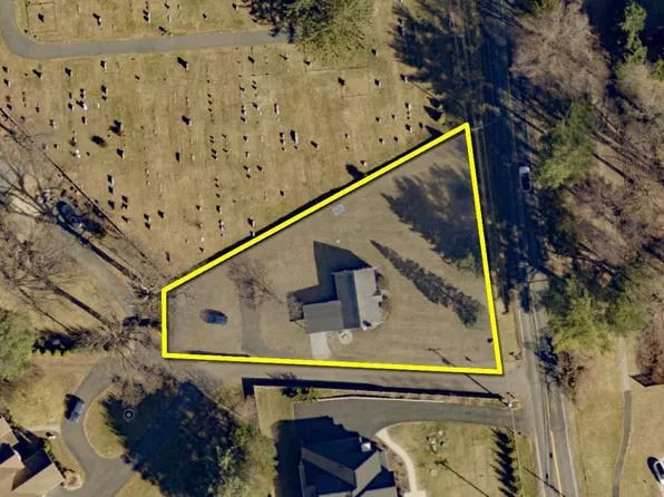650 Walker Rd, Great Falls, VA 22066