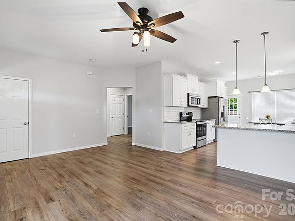5th image of 2507 Leroy Ave