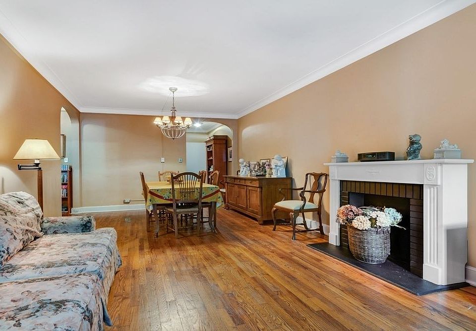1st image of 318 E 83rd St #3D
