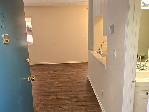 5th image of 1921 Diamond St APT 2