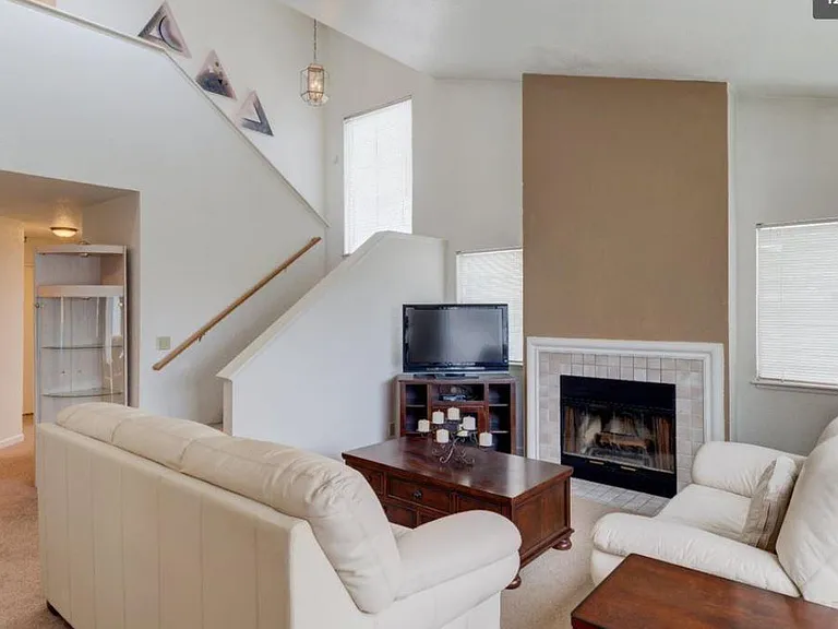 3271 Cove Way — Photo 4