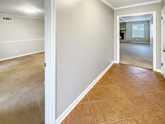 3rd image of 3900 Earlynn Dr
