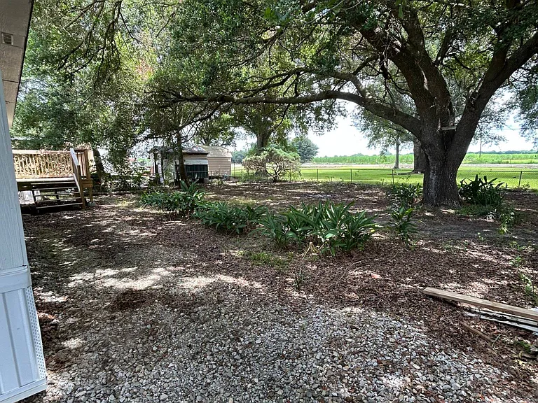 109 Rena Dr — Photo 2