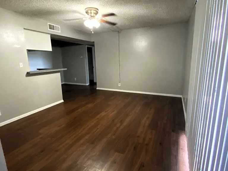 Edinburg Place Apartments — Photo 43