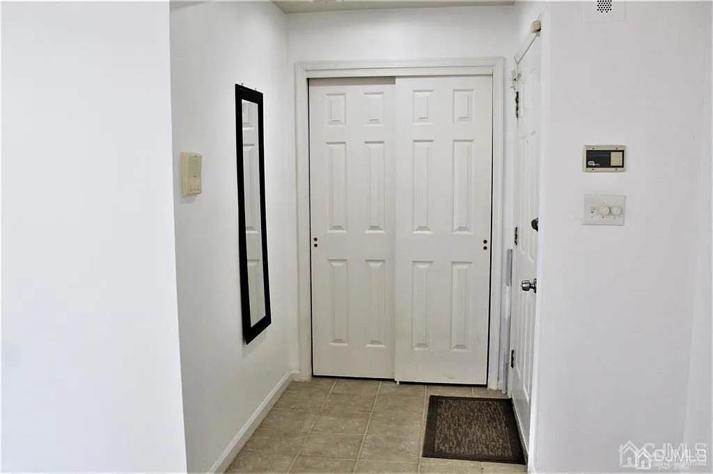 1003 Woodhaven Dr photo 1