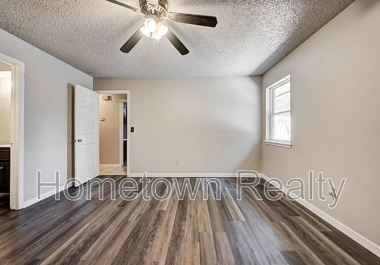 1713 Hillcrest Dr — Photo 16