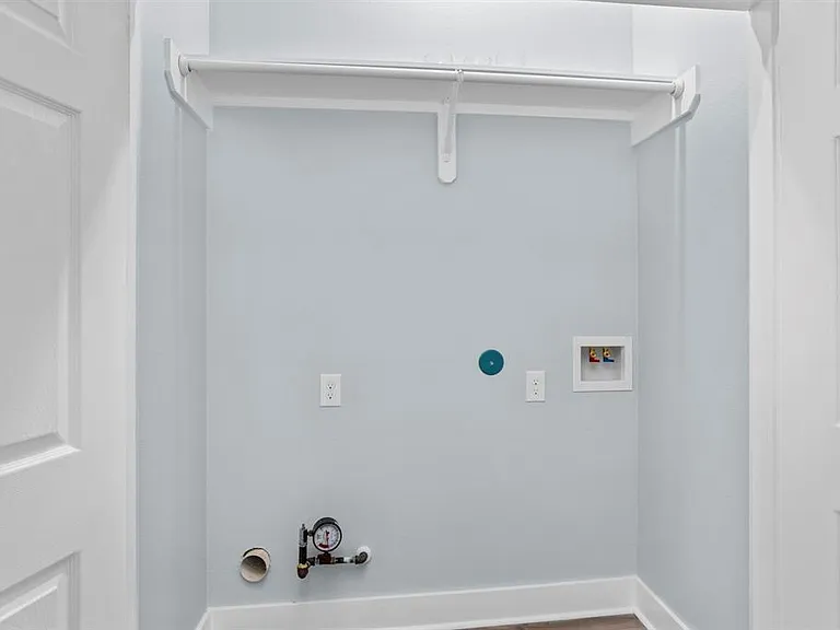 1010 Junell St — Photo 8