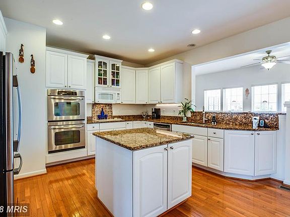 Bon Appetit! Gourmet kitchen with 42" cabinets