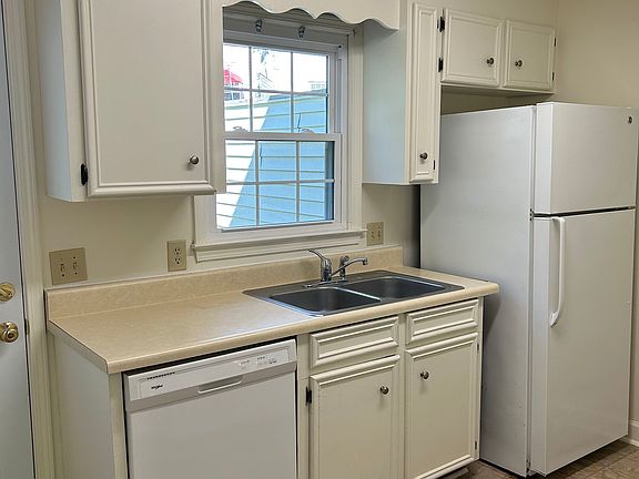 4th image of 107 Rainbow Cir