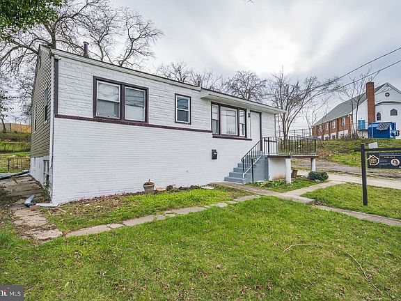 3rd image of 5909 Seat Pleasant Dr