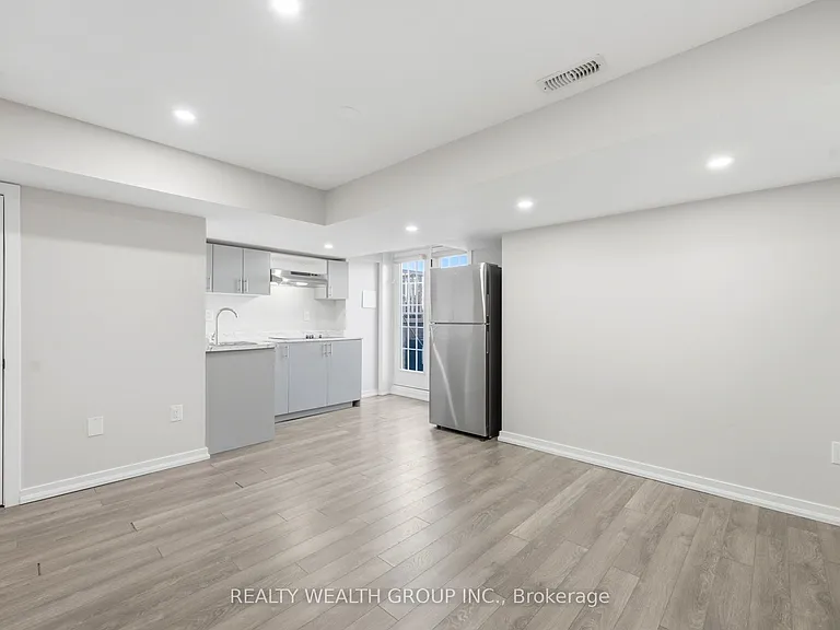 112 Golden Springs Dr — Photo 25
