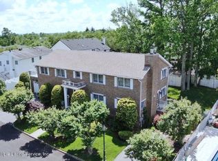 17 Carol Ct, Staten Island, NY 10309