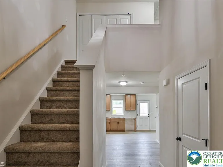 671 Sipos — Photo 2
