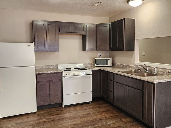 3rd image of 417 Albert St #B