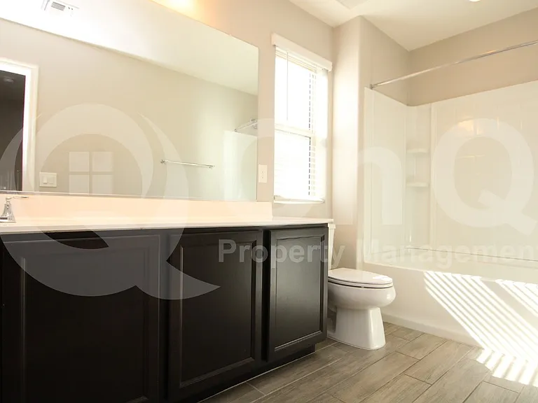 5742 W Raymond St — Photo 13