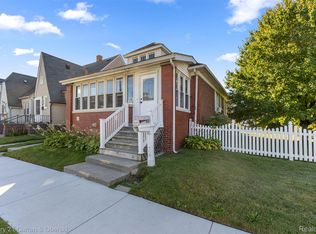 823 Saint Johns St, Wyandotte, MI 48192
