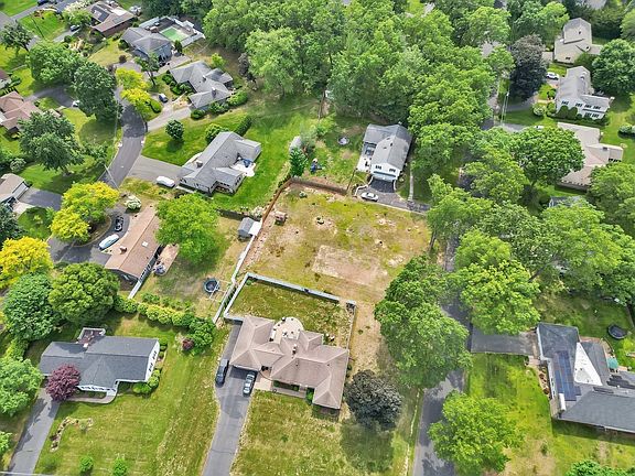 4th image of 36 Terry Dr