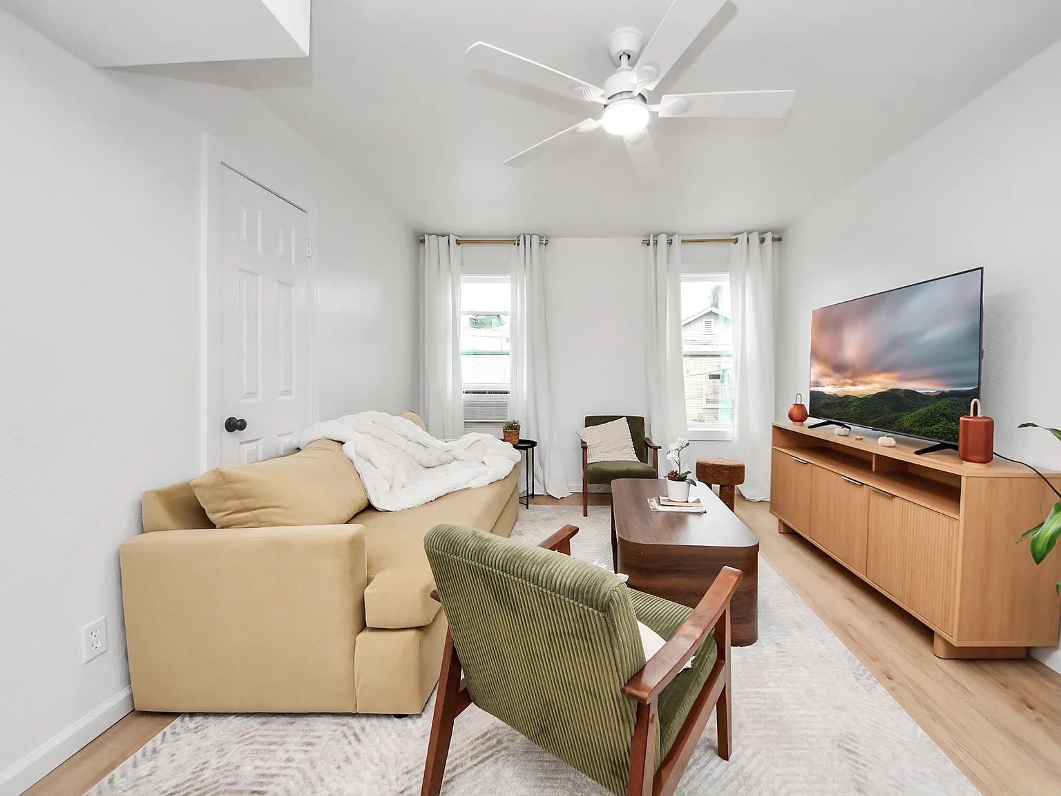 2 bed, 800 sqft, $1,779 — Photo 3