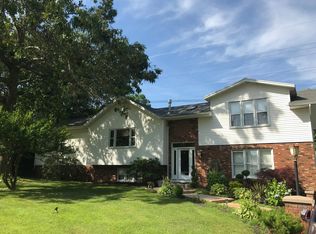 4 Hickory Hill Ln, Branford, CT 06405