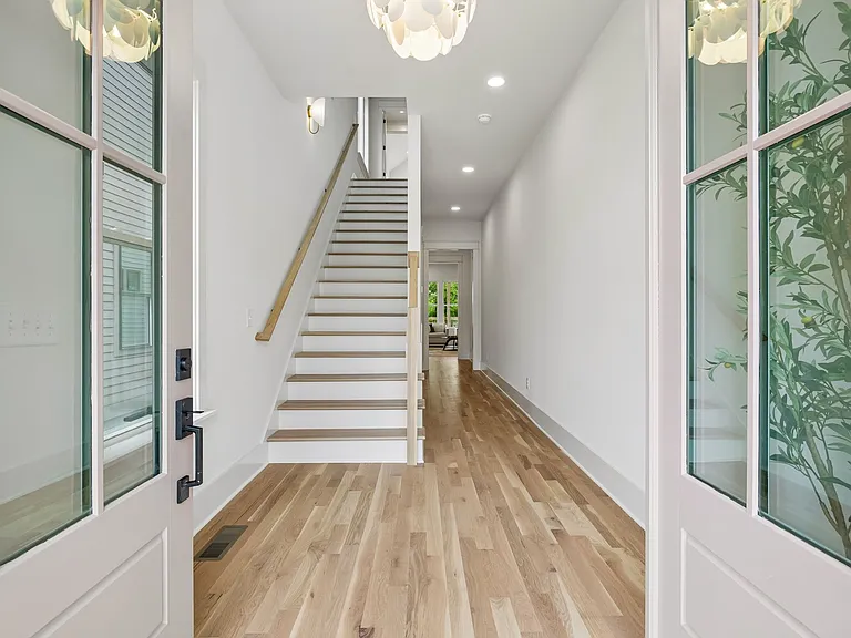 905 Potter Ln — Photo 4