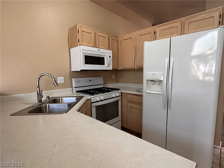 5323 Heatherbrook Cir — Photo 10