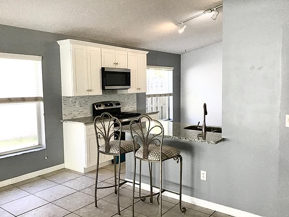 2nd image of 3424 SW Coco Palm Dr