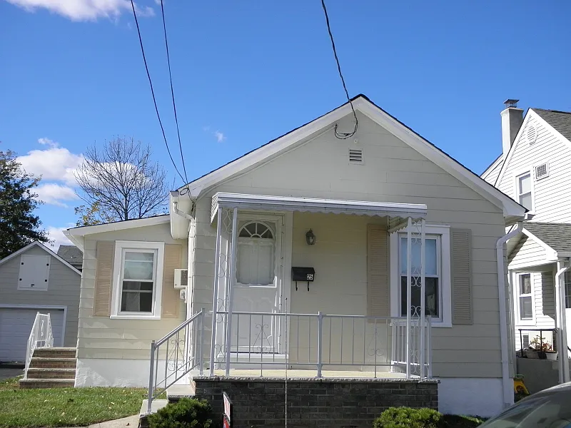 25 No 6 Ave photo 1